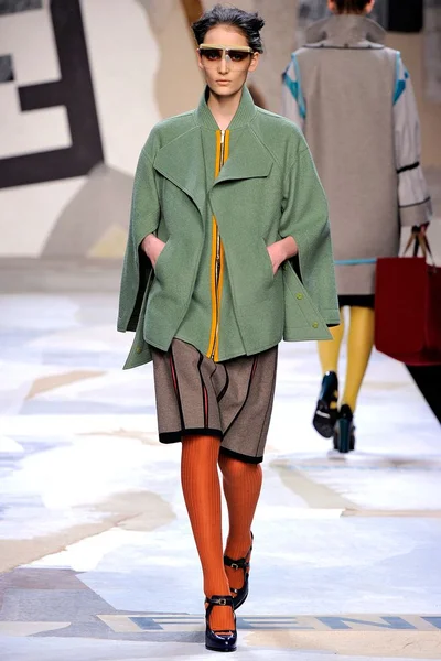 Look 28